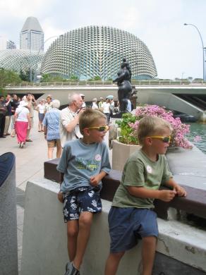Singapore_gutta og opreahuset